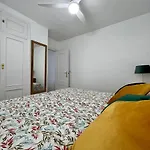 Modern On The With Pool Apartman *