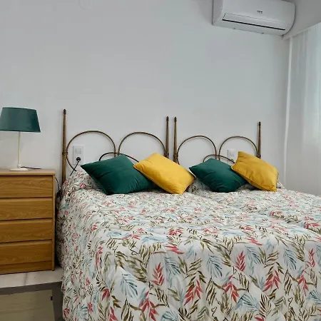 דירה Modern On The With Pool *