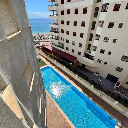 Modern On The With Pool דירה