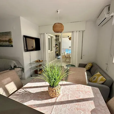 Modern On The With Pool Calp