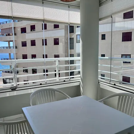 Modern On The With Pool דירה