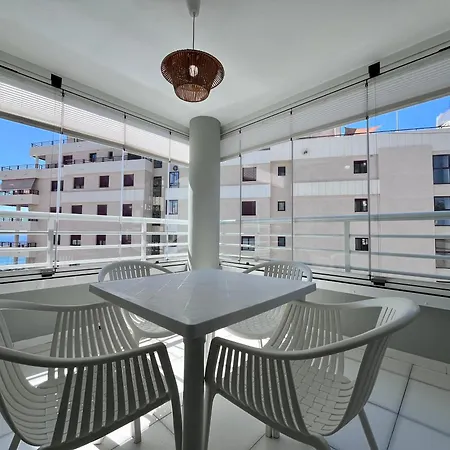 דירה Modern On The With Pool קלפה