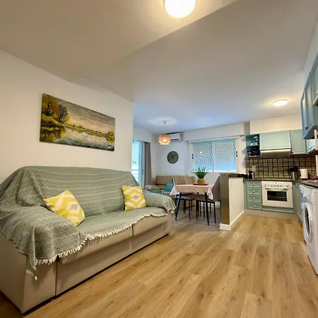 Apartamento Modern On The With Pool