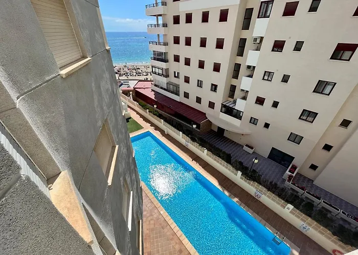 Modern On The With Pool Apartamento