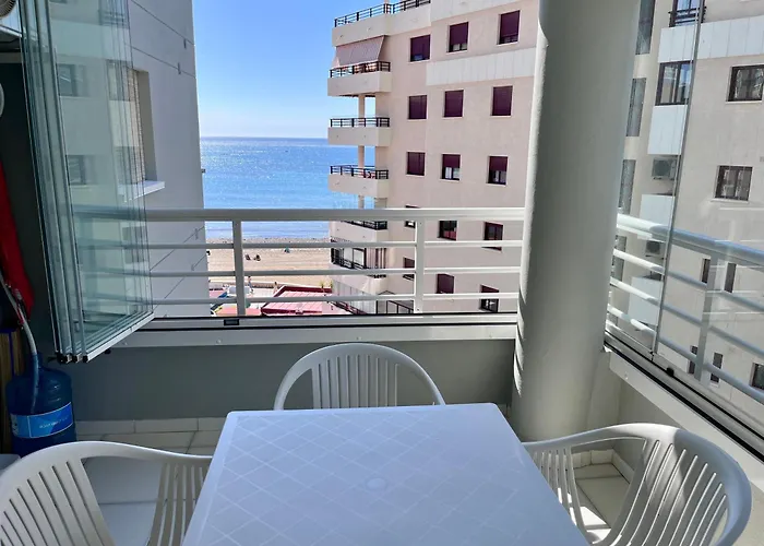 Modern On The With Pool * Calp