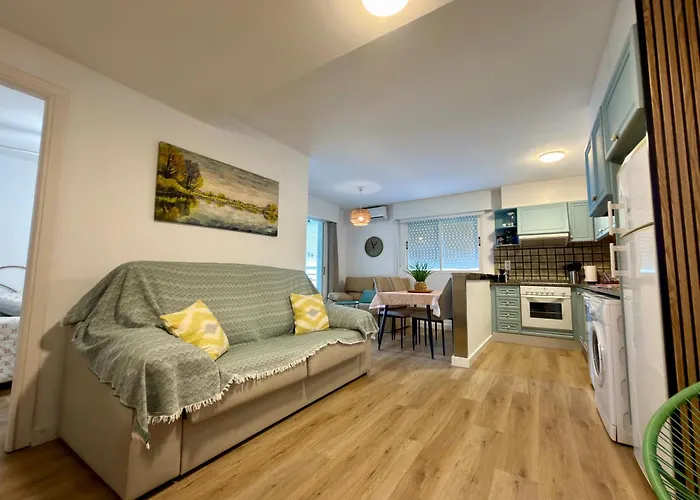 Apartamento Modern On The With Pool